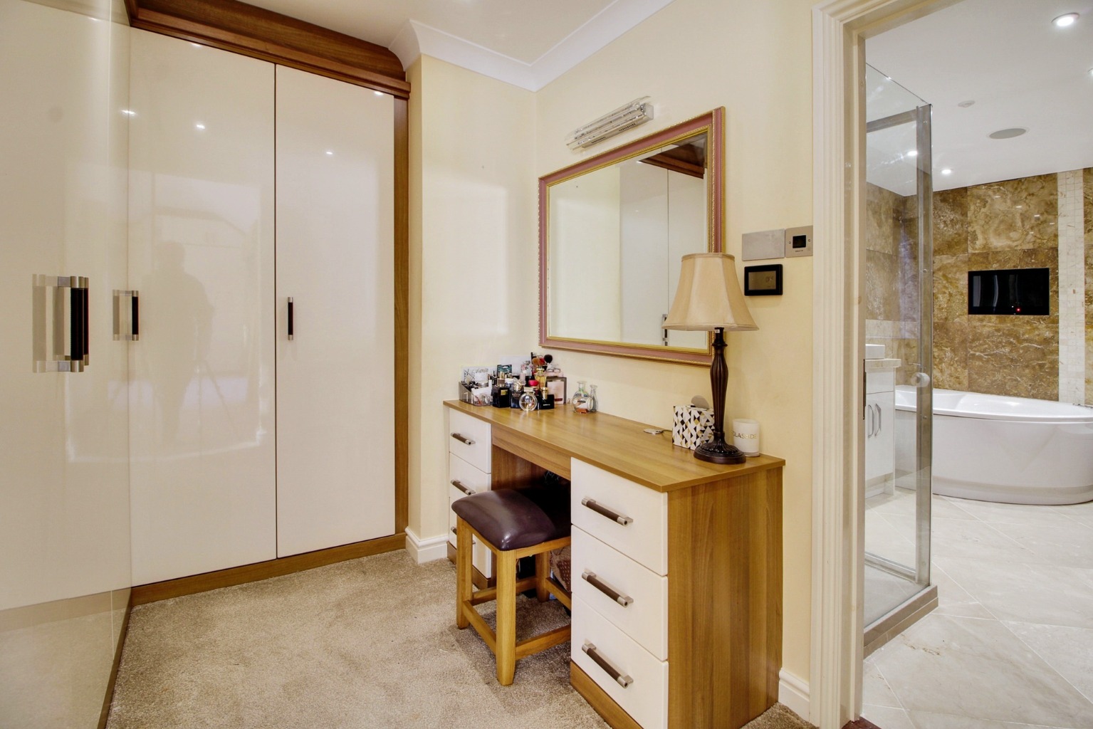 Saviles Close, a substantial family home in one of St Neots’ most exclusive private roads. Property image 14