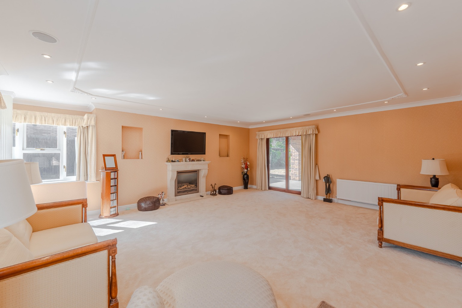 Saviles Close, a substantial family home in one of St Neots’ most exclusive private roads. Property image 4