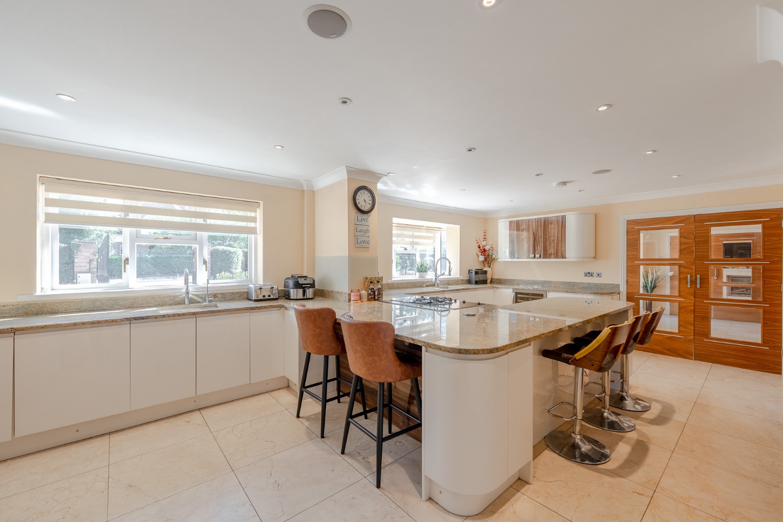 Saviles Close, a substantial family home in one of St Neots’ most exclusive private roads. Property image 3