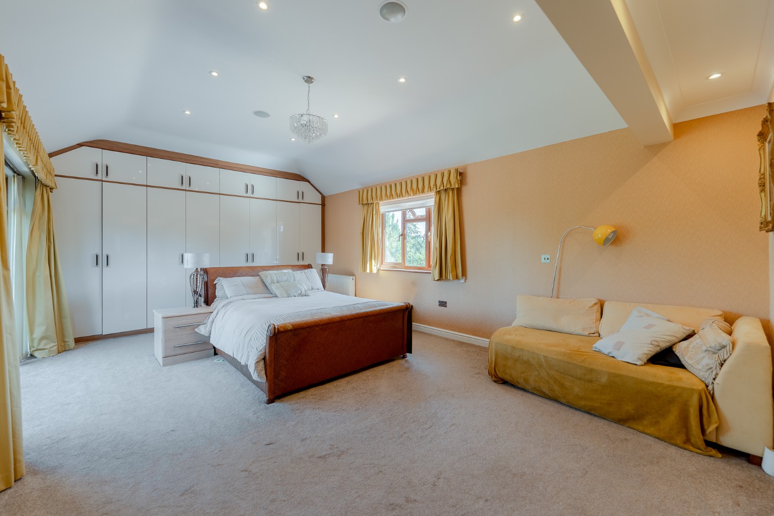 Saviles Close, a substantial family home in one of St Neots’ most exclusive private roads. Property image 13