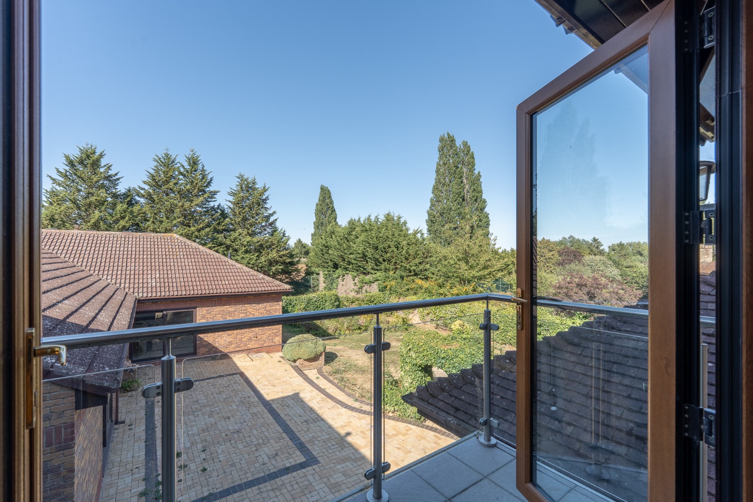 Saviles Close, a substantial family home in one of St Neots’ most exclusive private roads. Property image 15