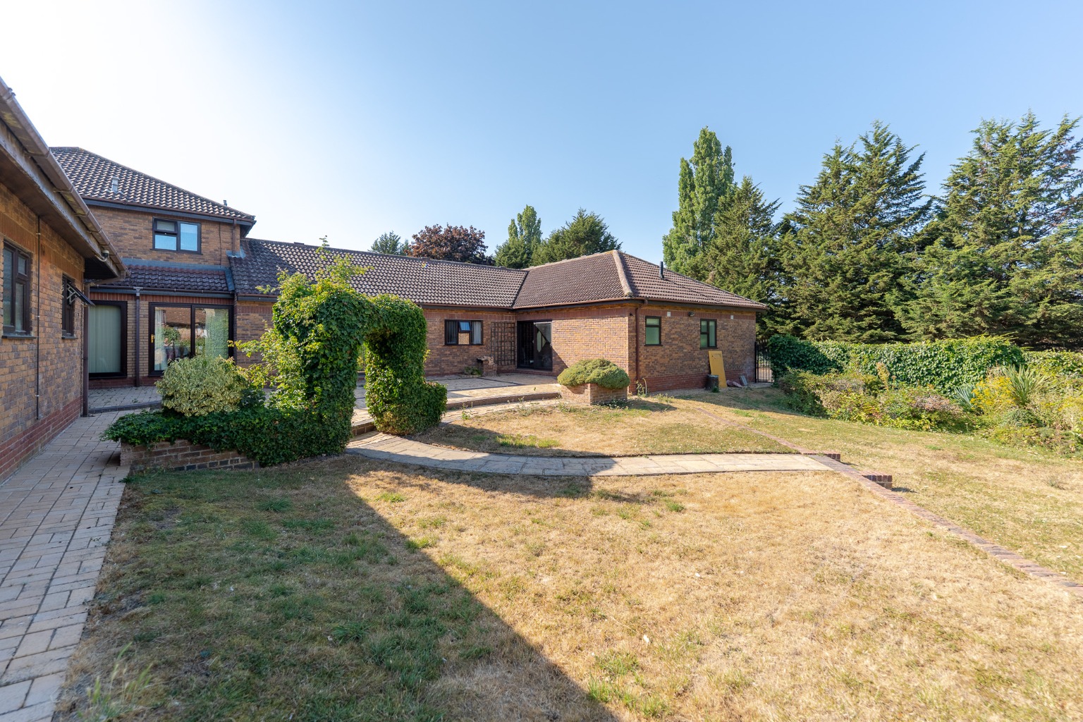 Saviles Close, a substantial family home in one of St Neots’ most exclusive private roads. Property image 21
