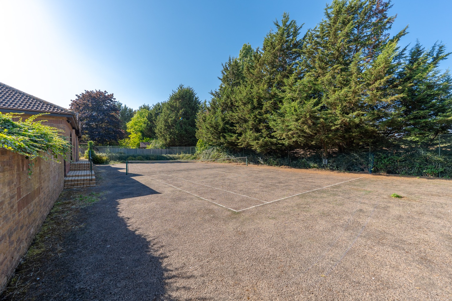 Saviles Close, a substantial family home in one of St Neots’ most exclusive private roads. Property image 22
