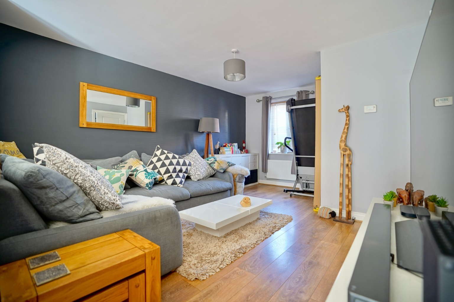 Charming 3 Bed Home with Parking & Sunny Garden Property image 4
