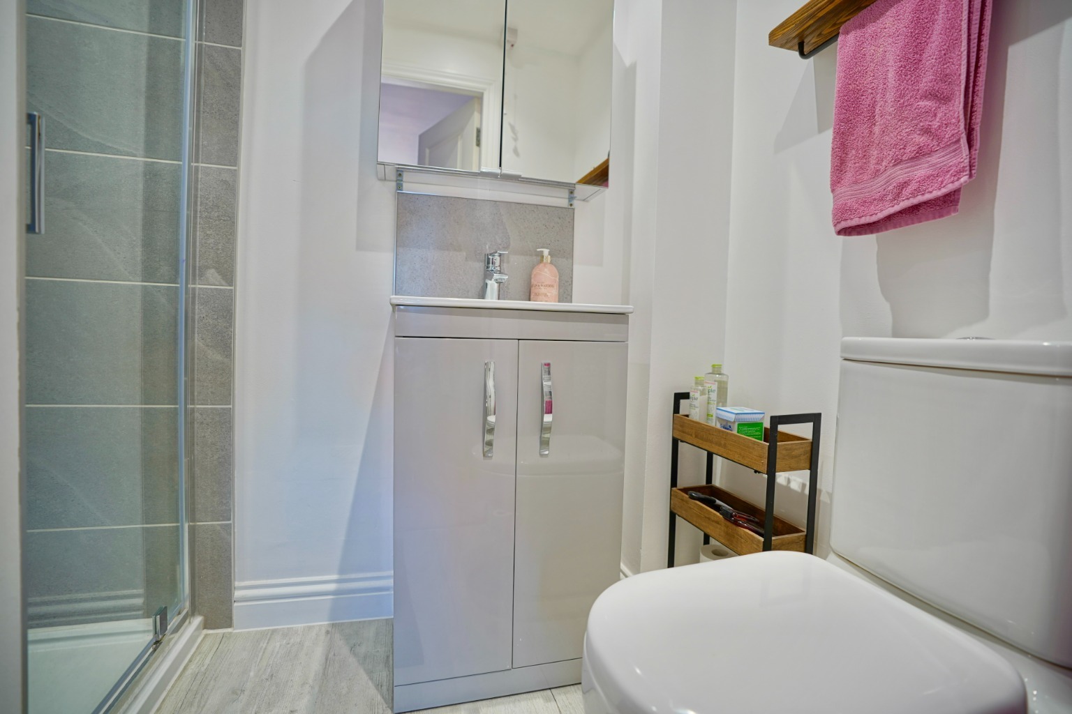 Charming 3 Bed Home with Parking & Sunny Garden Property image 6