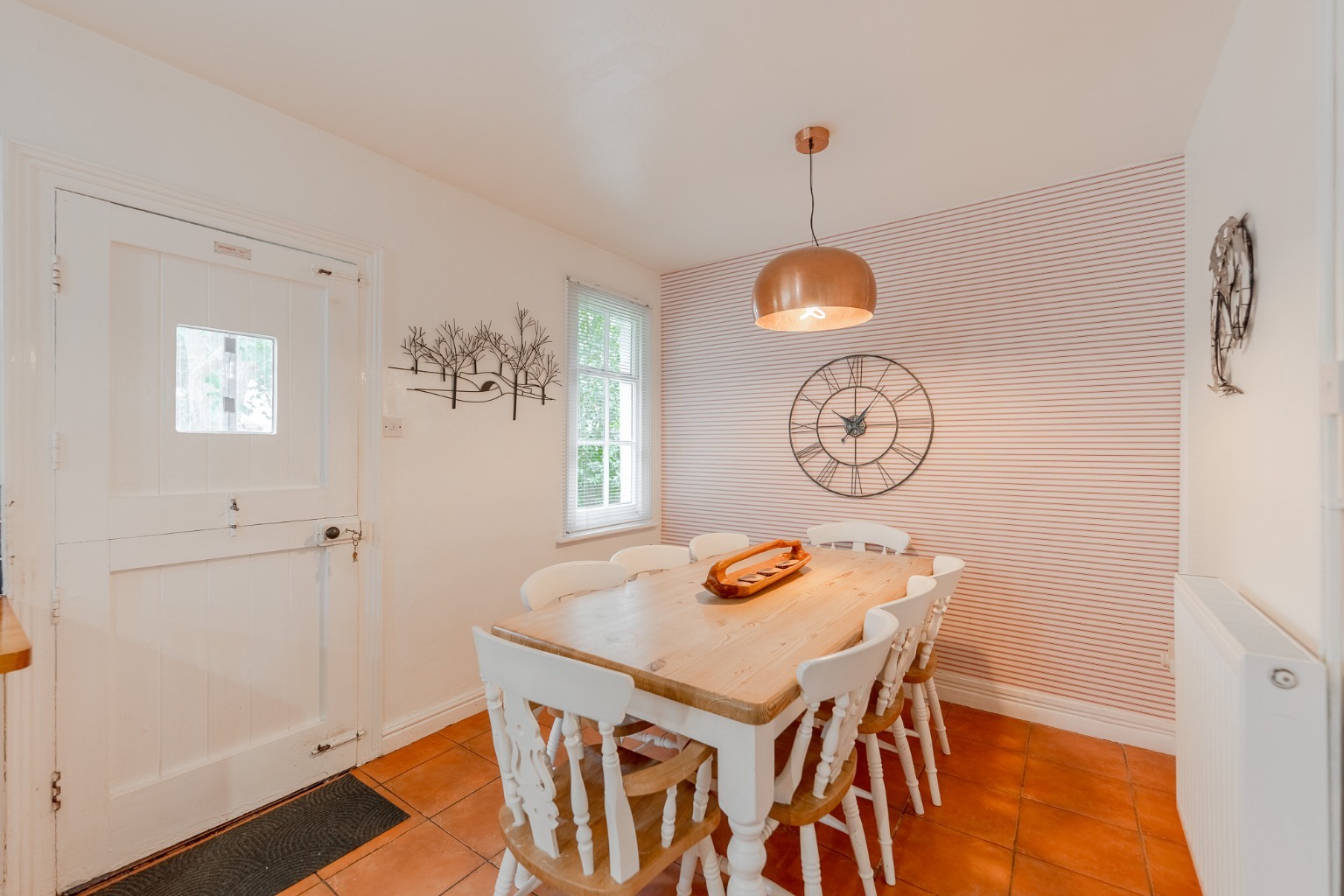 STUNNING DETACHED BUNGALOW ON THE EDGE OF POPULAR VILLAGE Property image 7