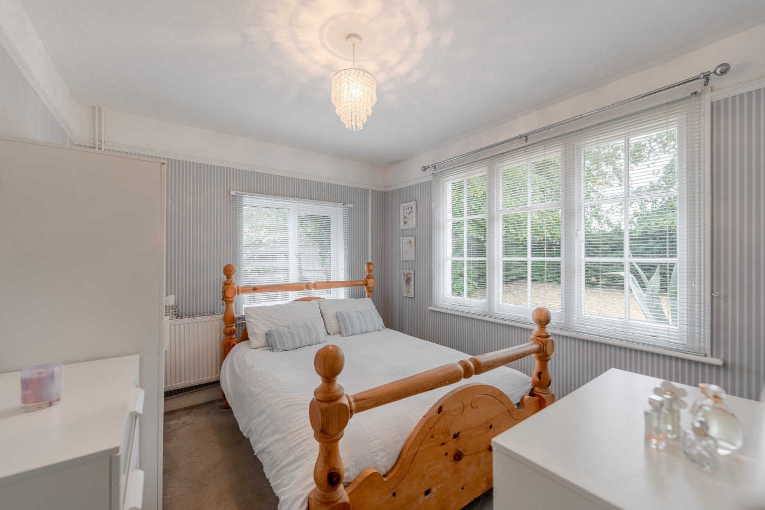 STUNNING DETACHED BUNGALOW ON THE EDGE OF POPULAR VILLAGE Property image 9
