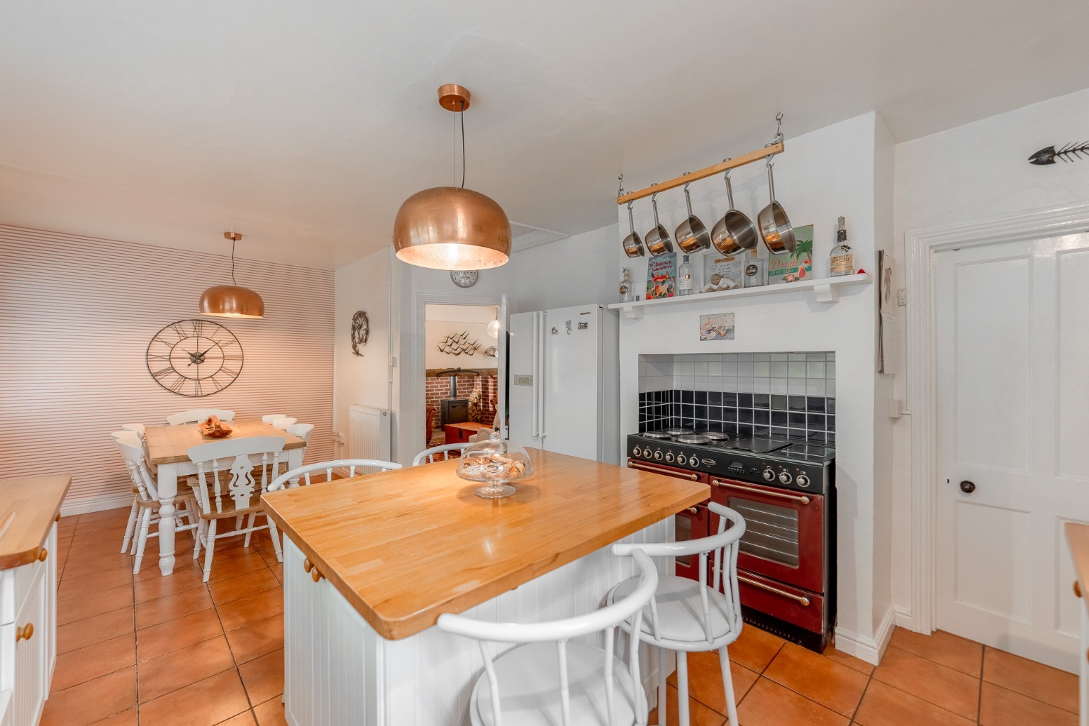 STUNNING DETACHED BUNGALOW ON THE EDGE OF POPULAR VILLAGE Property image 6