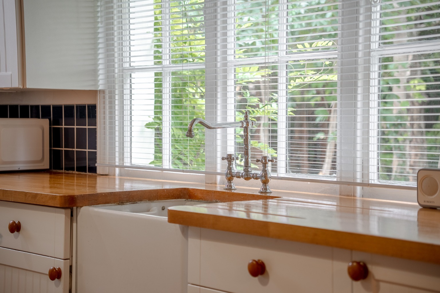 STUNNING DETACHED BUNGALOW ON THE EDGE OF POPULAR VILLAGE Property image 14
