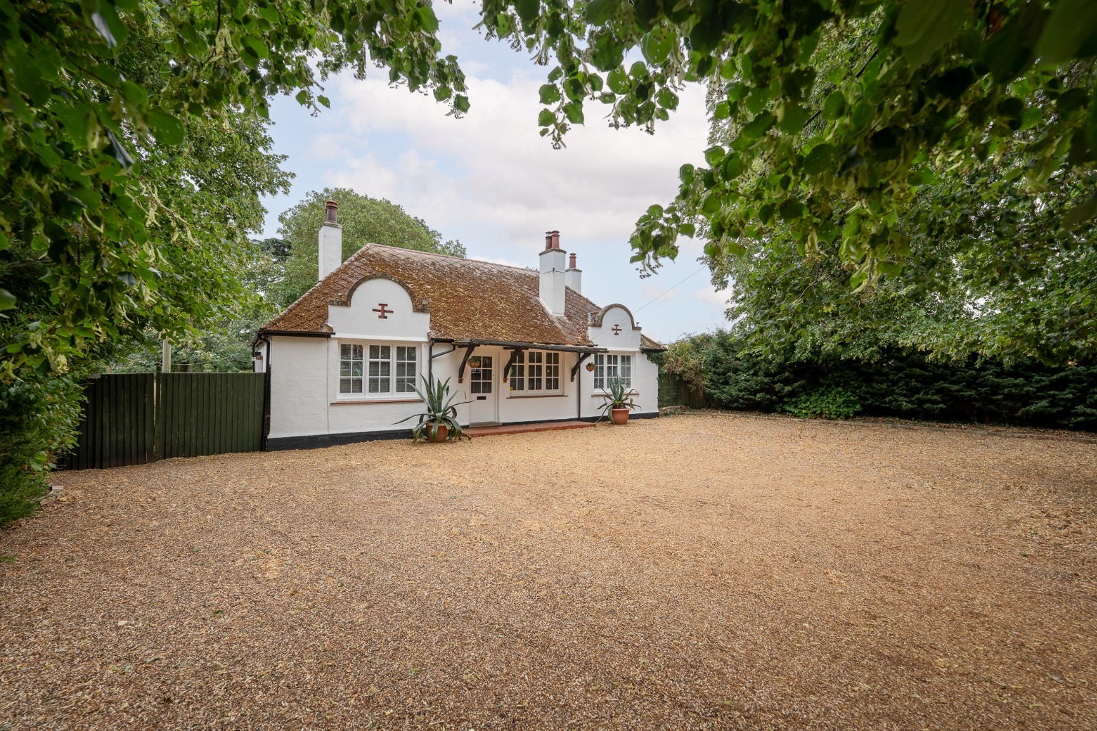 STUNNING DETACHED BUNGALOW ON THE EDGE OF POPULAR VILLAGE Property image 12