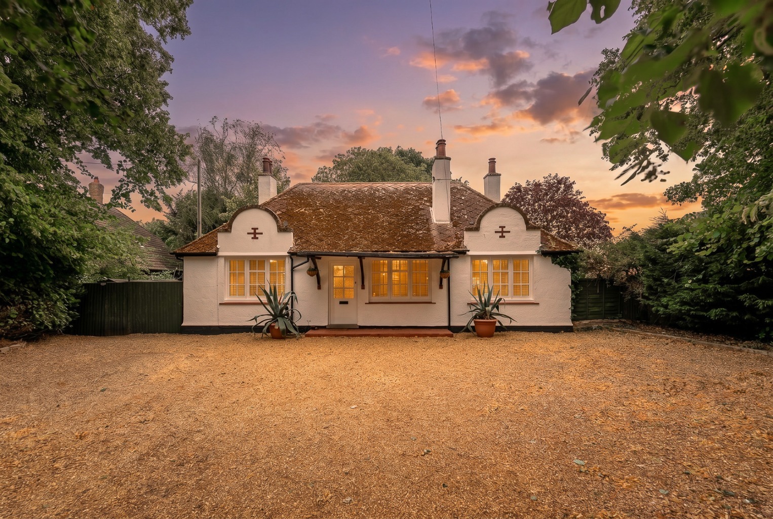 STUNNING DETACHED BUNGALOW ON THE EDGE OF POPULAR VILLAGE Property image 18