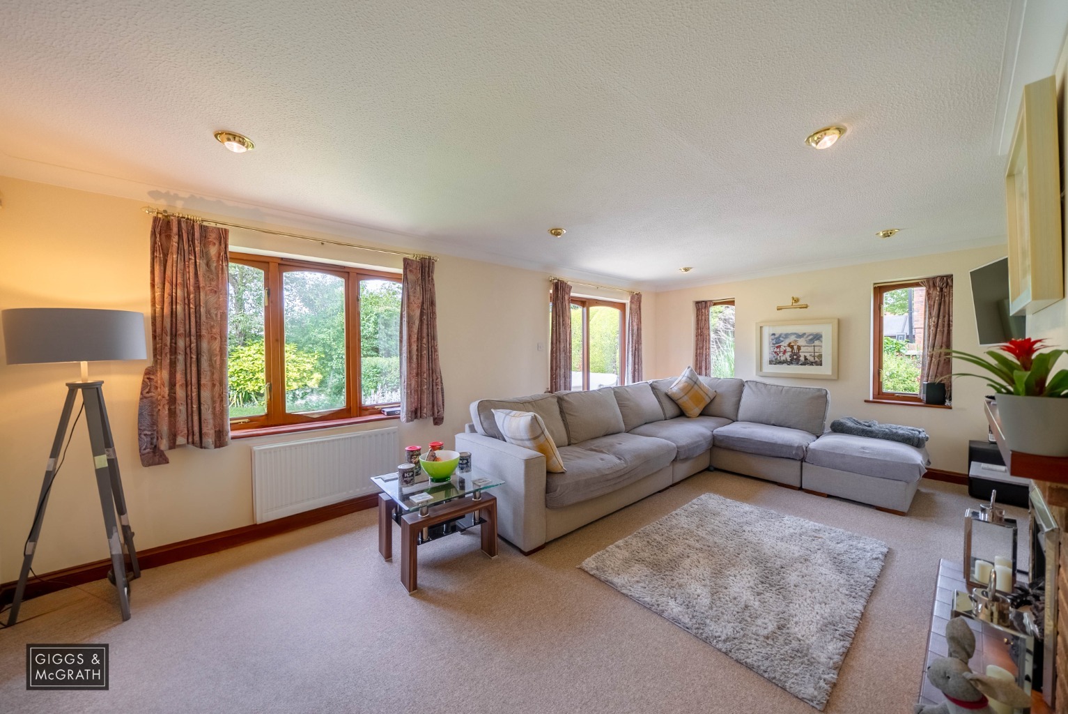 Spacious 3 Double Bedroom Detached Bungalow For Sale Property image 3