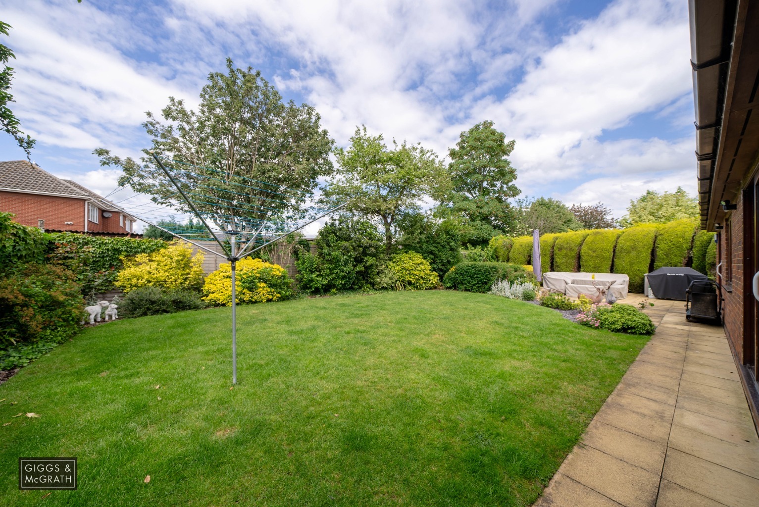 Spacious 3 Double Bedroom Detached Bungalow For Sale Property image 2