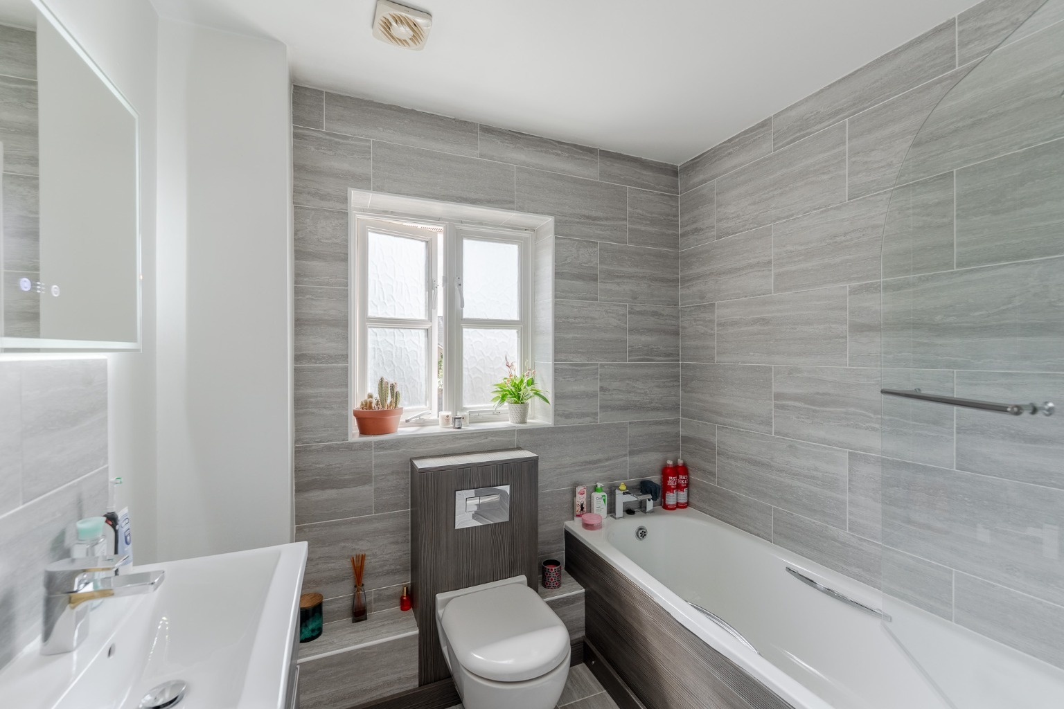Stunning 1 Bedroom First Floor Apartment in Popular Village Setting Property image 13