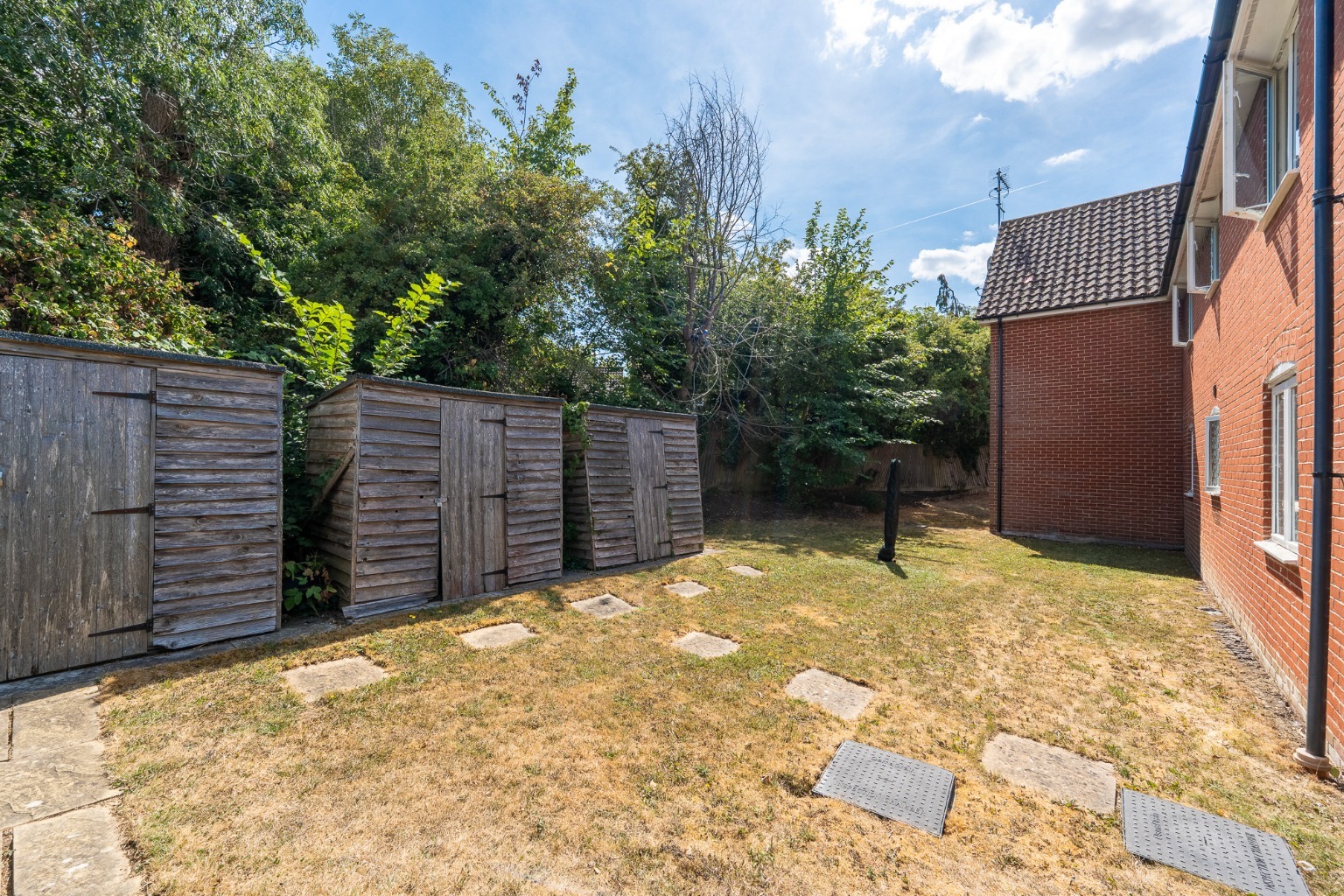 Stunning 1 Bedroom First Floor Apartment in Popular Village Setting Property image 4