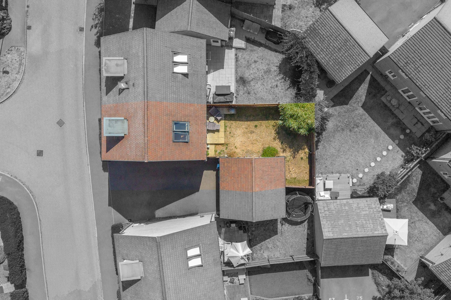 Stunning Three-Storey Home with Garage and driveway in Summers Hill Drive Property image 19
