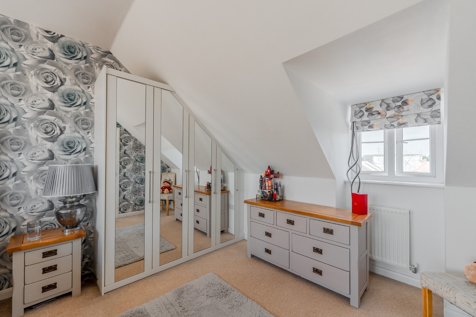 Stunning Three-Storey Home with Garage and driveway in Summers Hill Drive Property image 14