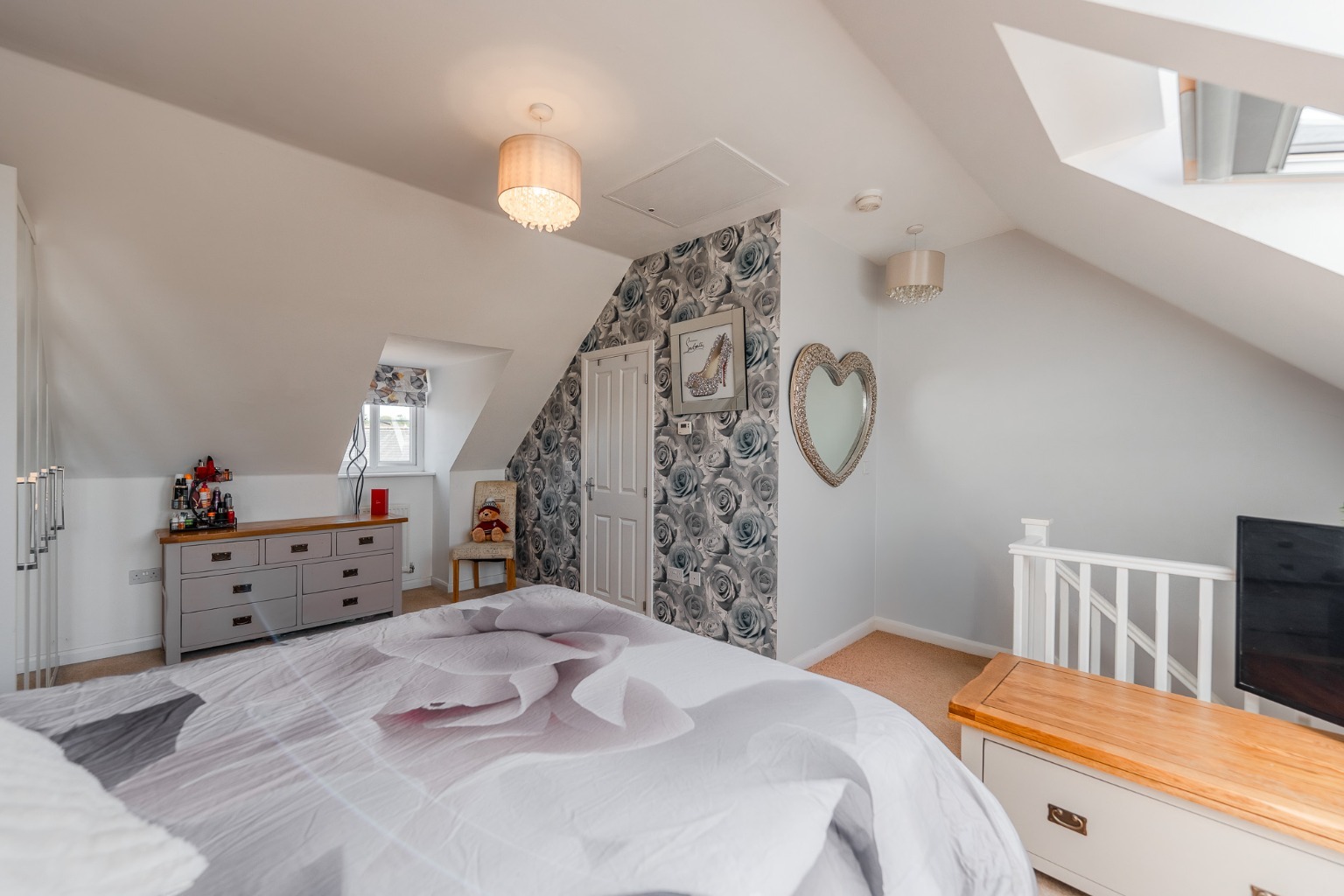 Stunning Three-Storey Home with Garage and driveway in Summers Hill Drive Property image 13