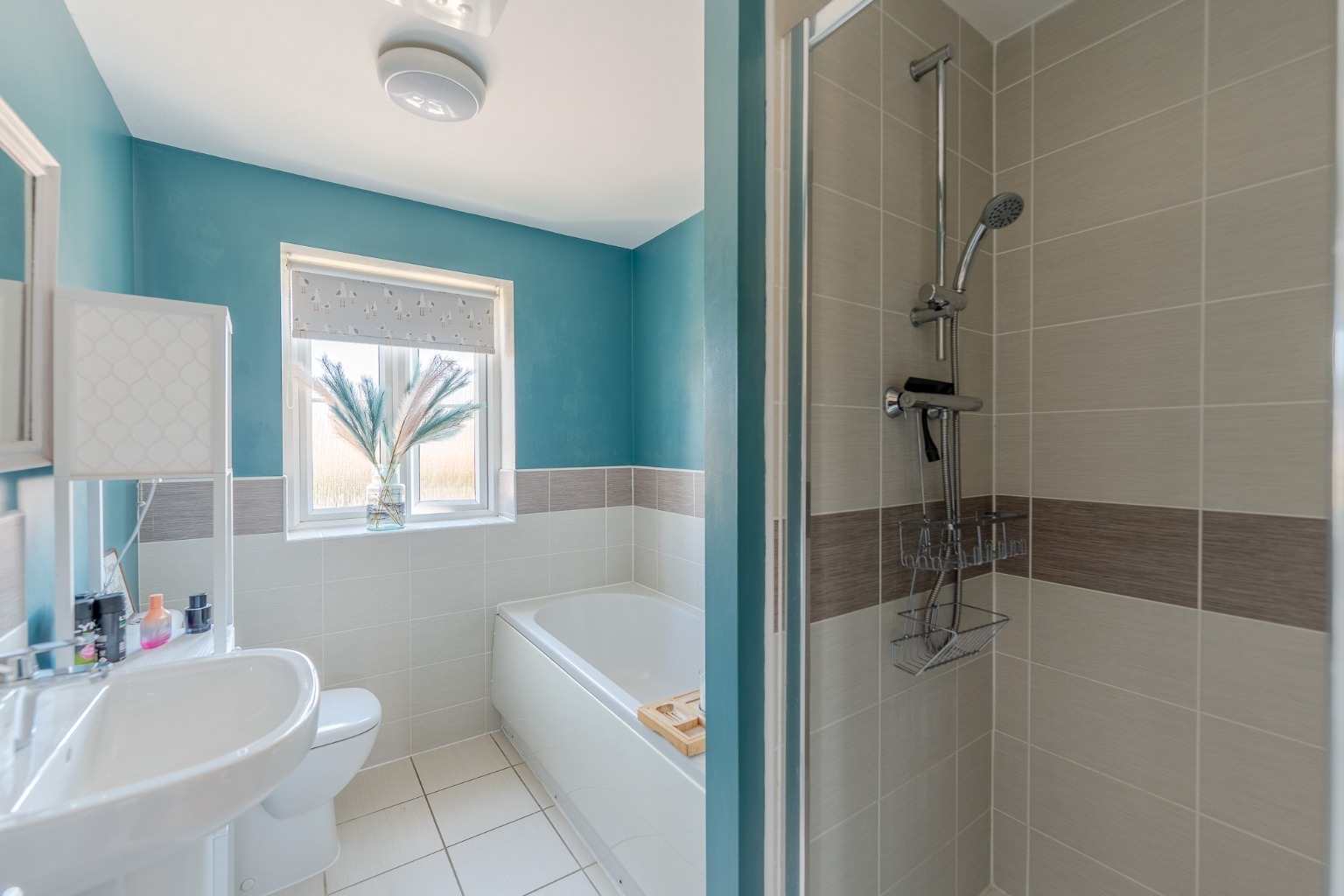 Stunning Three-Storey Home with Garage and driveway in Summers Hill Drive Property image 12