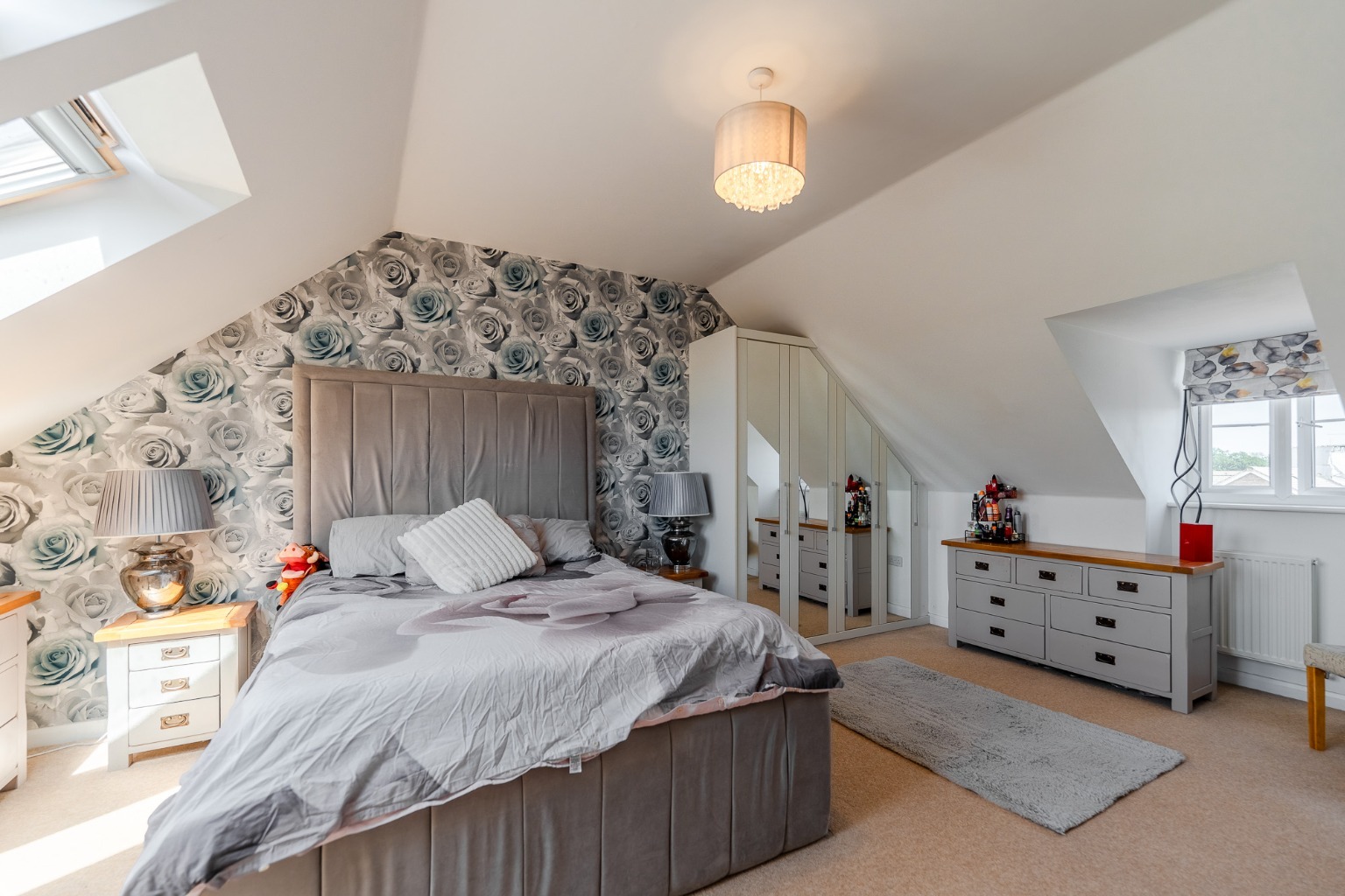 Stunning Three-Storey Home with Garage and driveway in Summers Hill Drive Property image 3