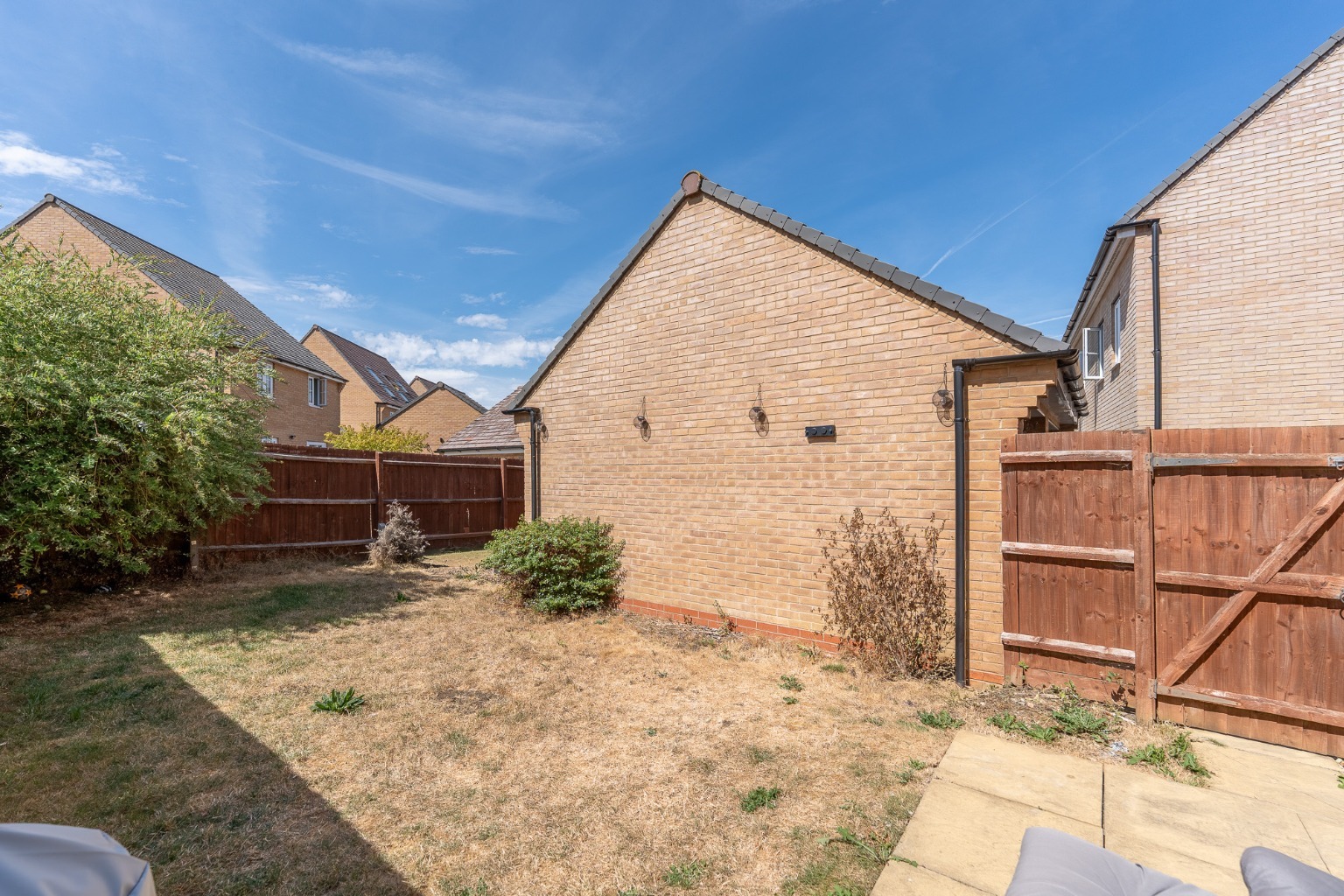 Stunning Three-Storey Home with Garage and driveway in Summers Hill Drive Property image 20