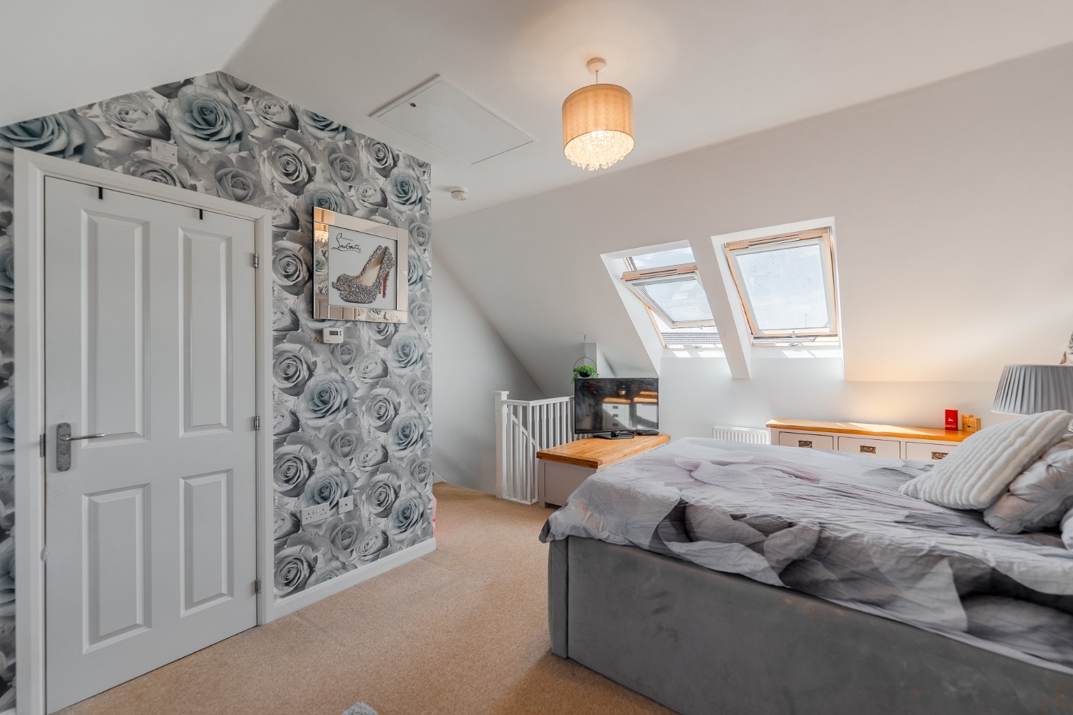 Stunning Three-Storey Home with Garage and driveway in Summers Hill Drive Property image 15