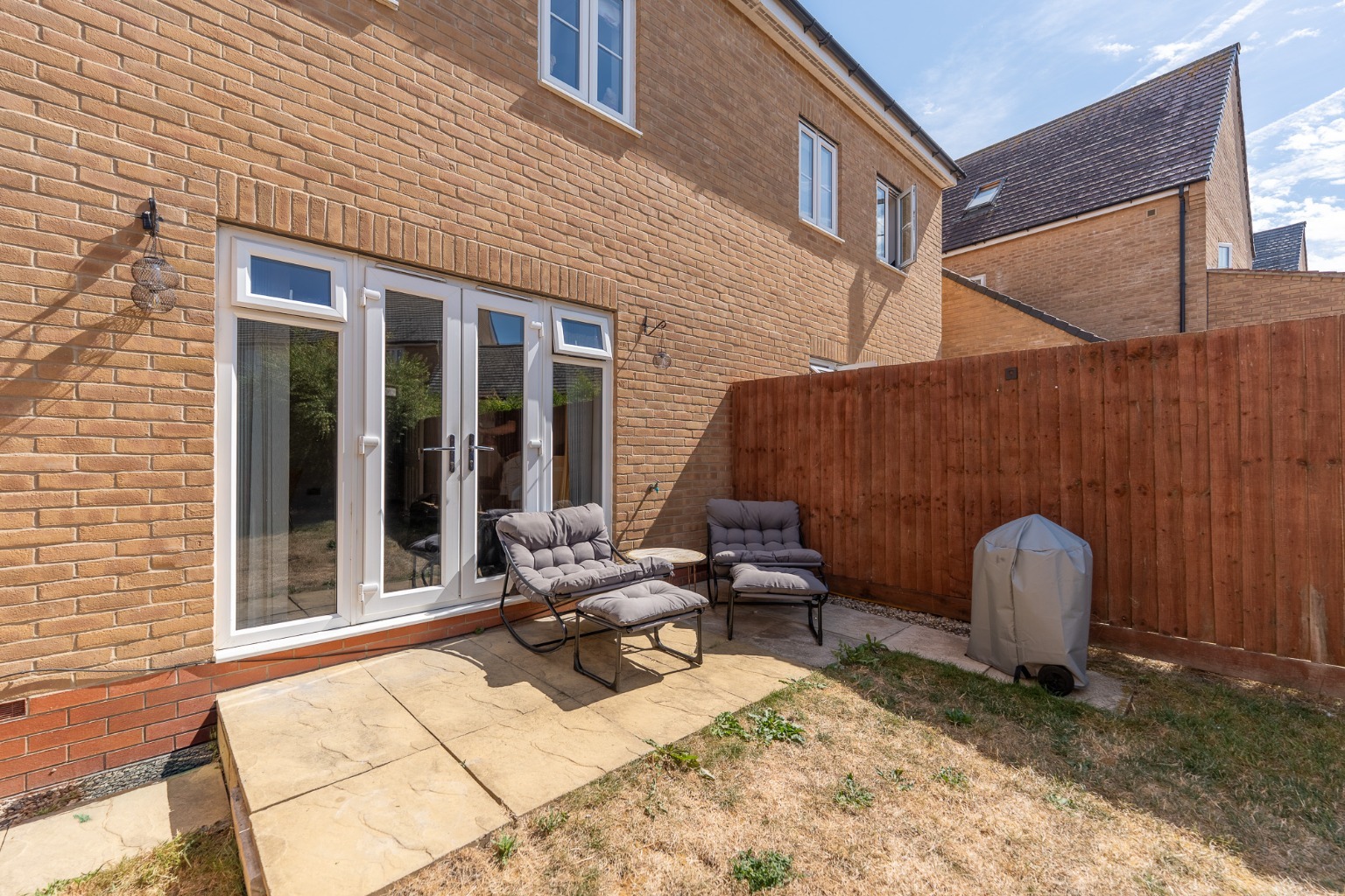 Stunning Three-Storey Home with Garage and driveway in Summers Hill Drive Property image 21
