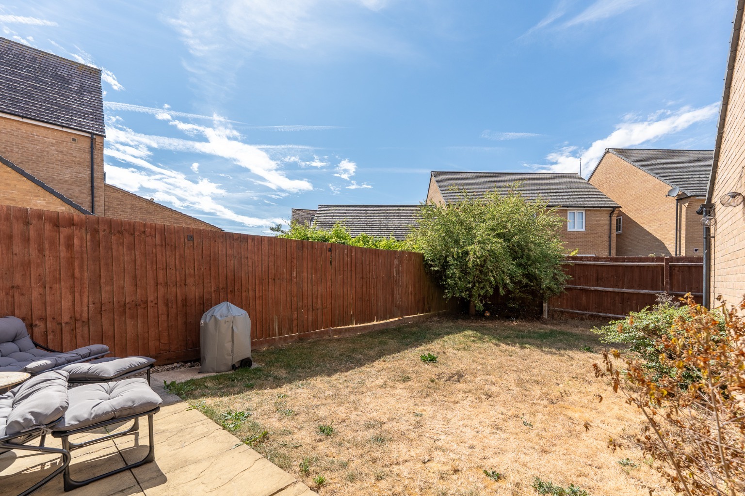 Stunning Three-Storey Home with Garage and driveway in Summers Hill Drive Property image 18