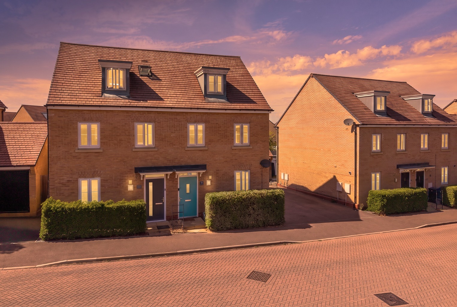 Stunning Three-Storey Home with Garage and driveway in Summers Hill Drive Property image 22