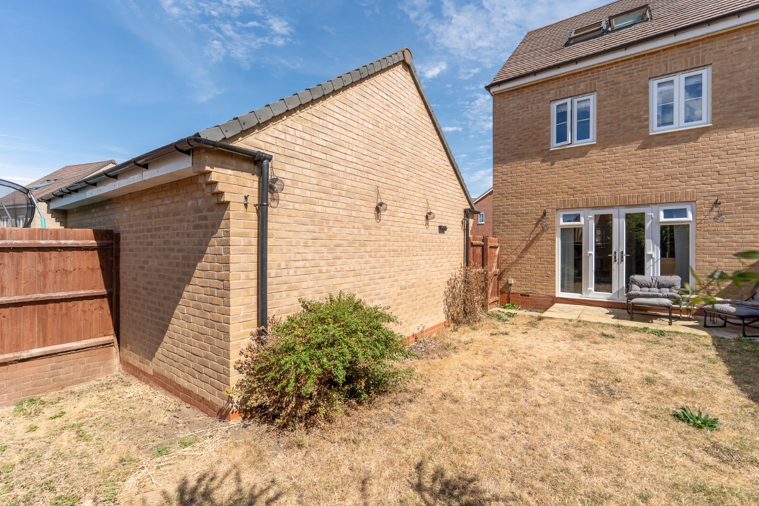 Stunning Three-Storey Home with Garage and driveway in Summers Hill Drive Property image 17