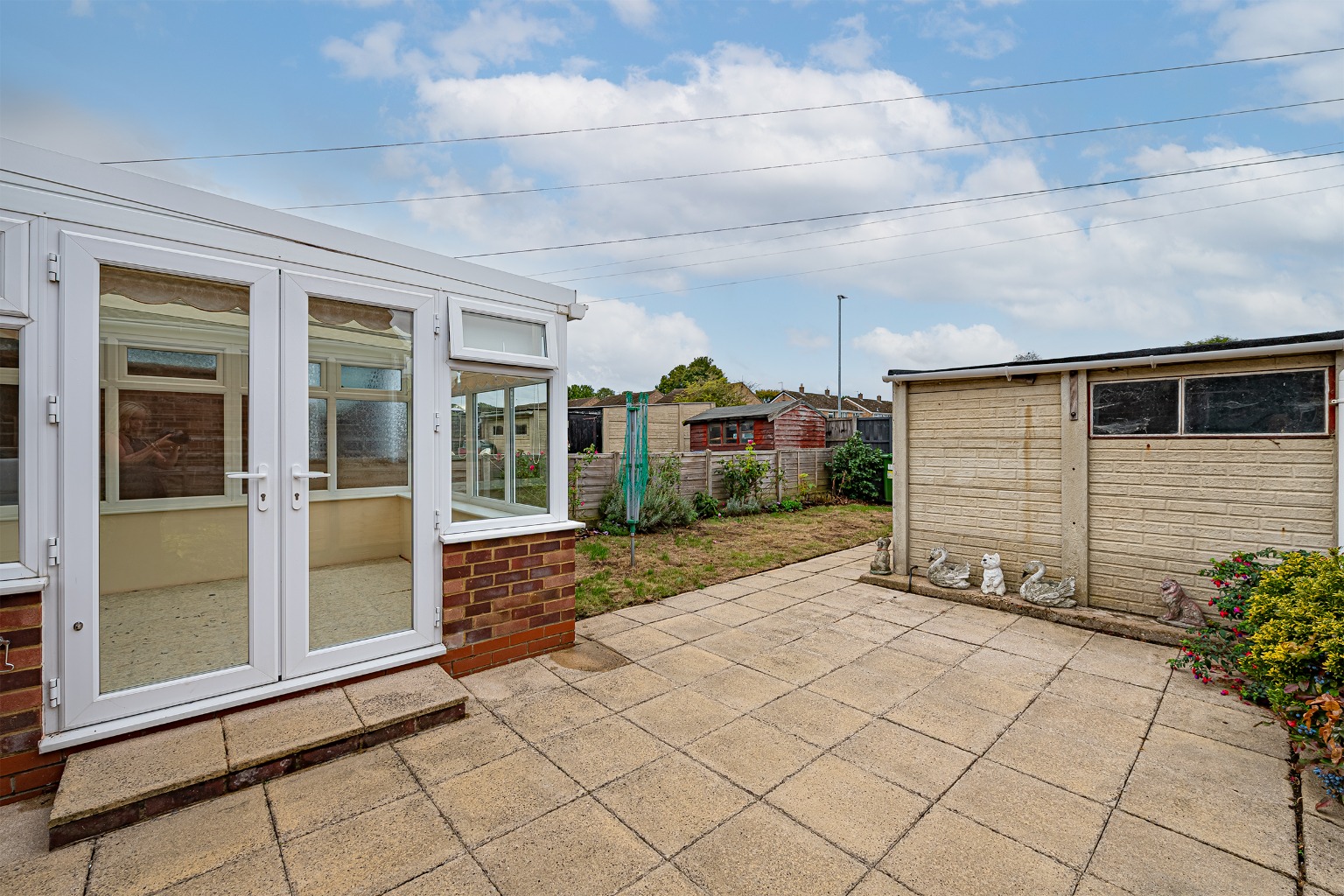 WELL PRESENTED TWO BEDROOM BUNGALOW WITH GARAGE, DRIVEWAY & NO FORWARD CHAIN Property image 7