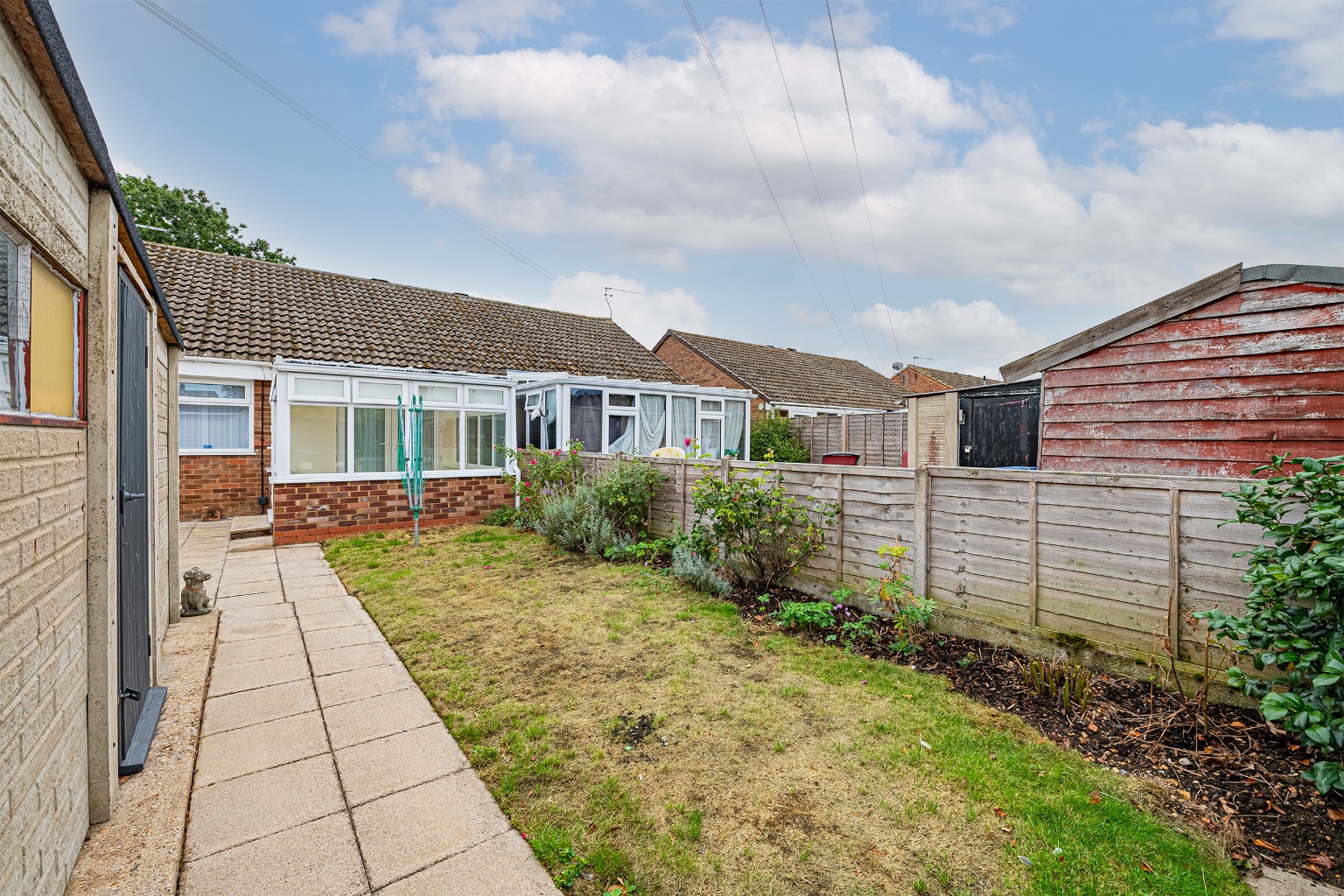 WELL PRESENTED TWO BEDROOM BUNGALOW WITH GARAGE, DRIVEWAY & NO FORWARD CHAIN Property image 8