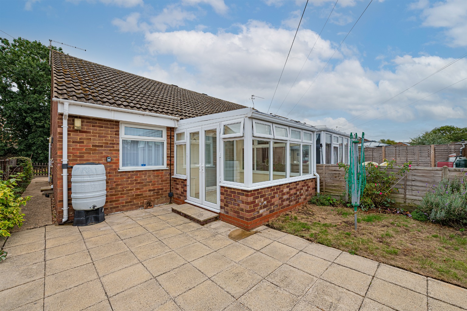 WELL PRESENTED TWO BEDROOM BUNGALOW WITH GARAGE, DRIVEWAY & NO FORWARD CHAIN Property image 9