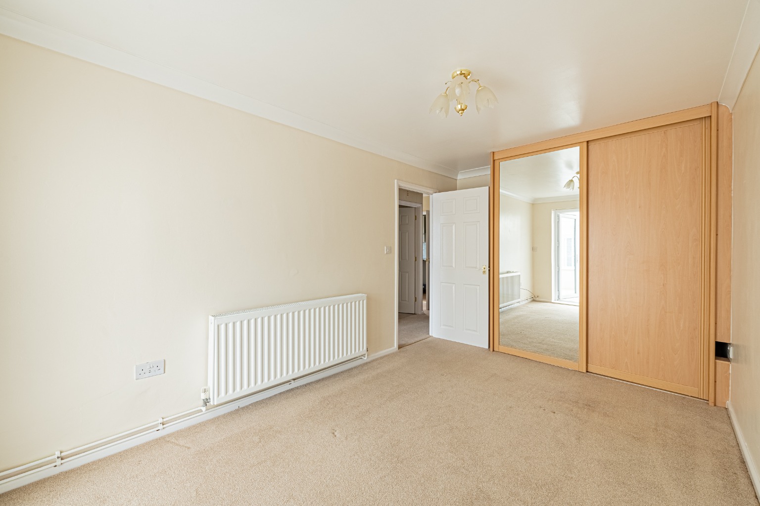 WELL PRESENTED TWO BEDROOM BUNGALOW WITH GARAGE, DRIVEWAY & NO FORWARD CHAIN Property image 10