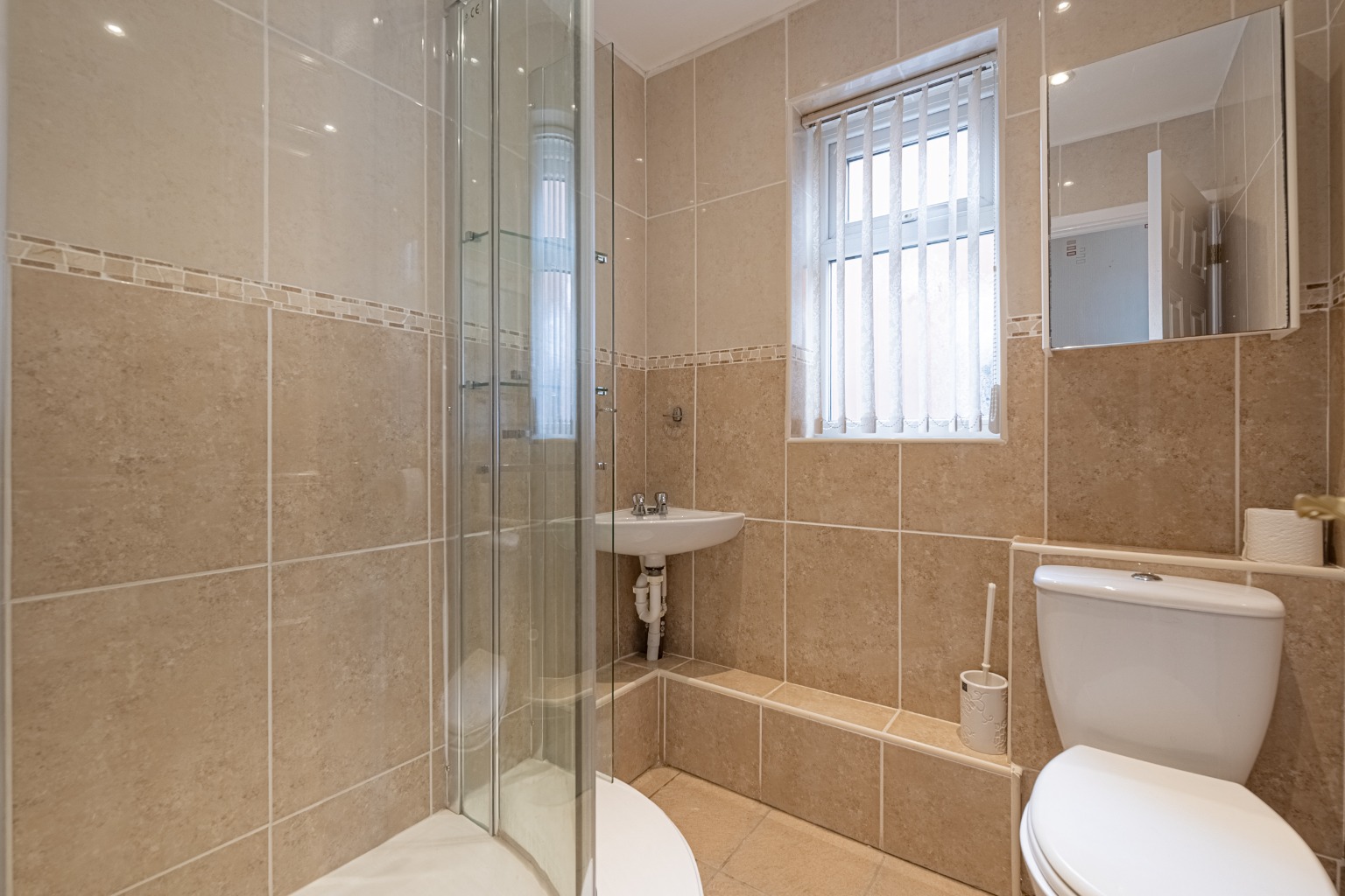 WELL PRESENTED TWO BEDROOM BUNGALOW WITH GARAGE, DRIVEWAY & NO FORWARD CHAIN Property image 14