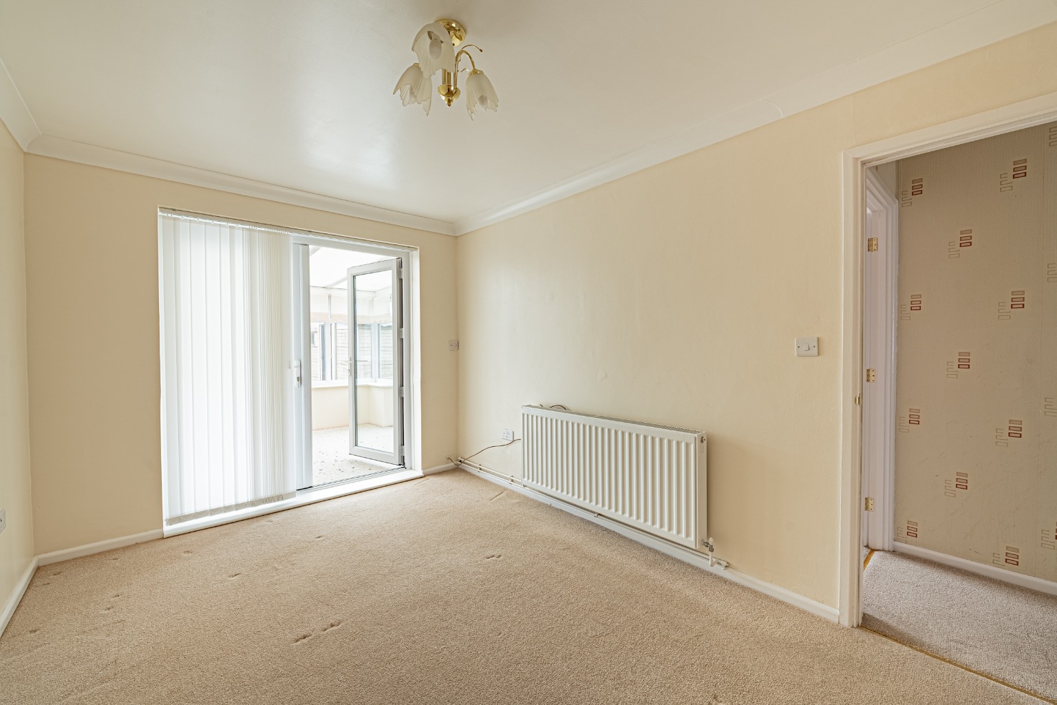 WELL PRESENTED TWO BEDROOM BUNGALOW WITH GARAGE, DRIVEWAY & NO FORWARD CHAIN Property image 12