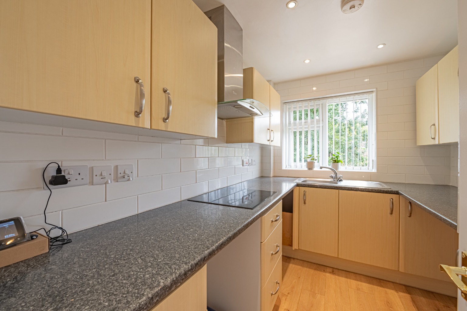 WELL PRESENTED TWO BEDROOM BUNGALOW WITH GARAGE, DRIVEWAY & NO FORWARD CHAIN Property image 3