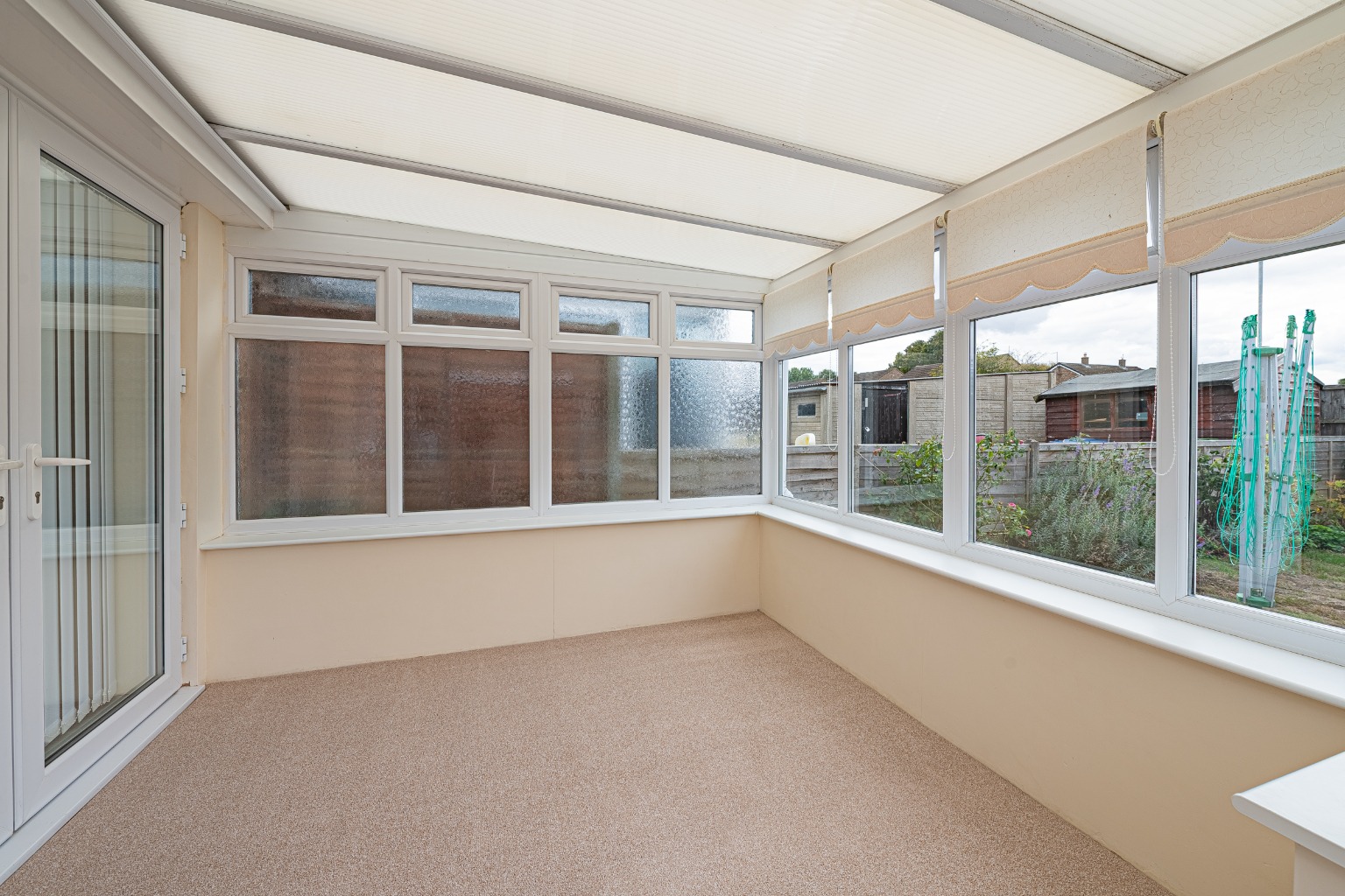 WELL PRESENTED TWO BEDROOM BUNGALOW WITH GARAGE, DRIVEWAY & NO FORWARD CHAIN Property image 6