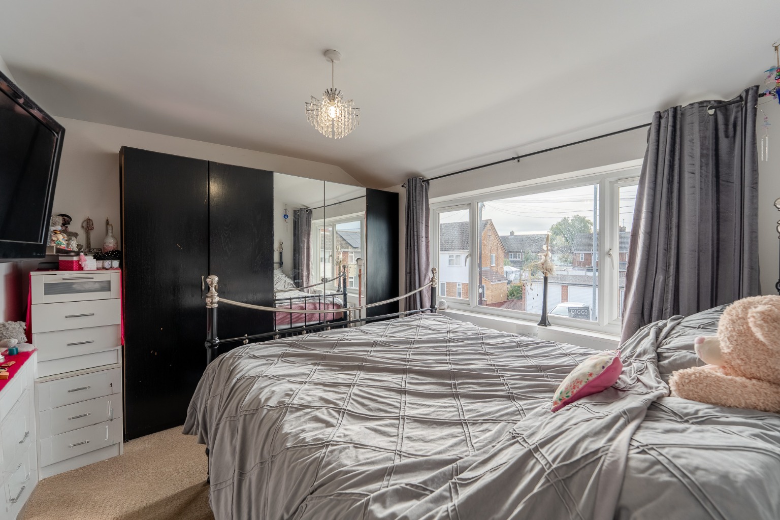 Three/four bedroom semi detached home located between the town and the station Property image 13
