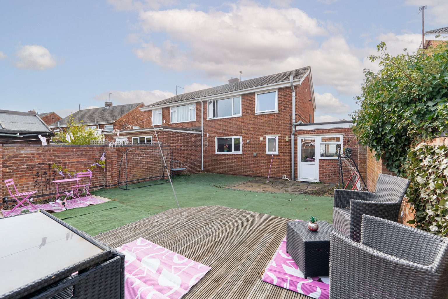 Three/four bedroom semi detached home located between the town and the station Property image 4