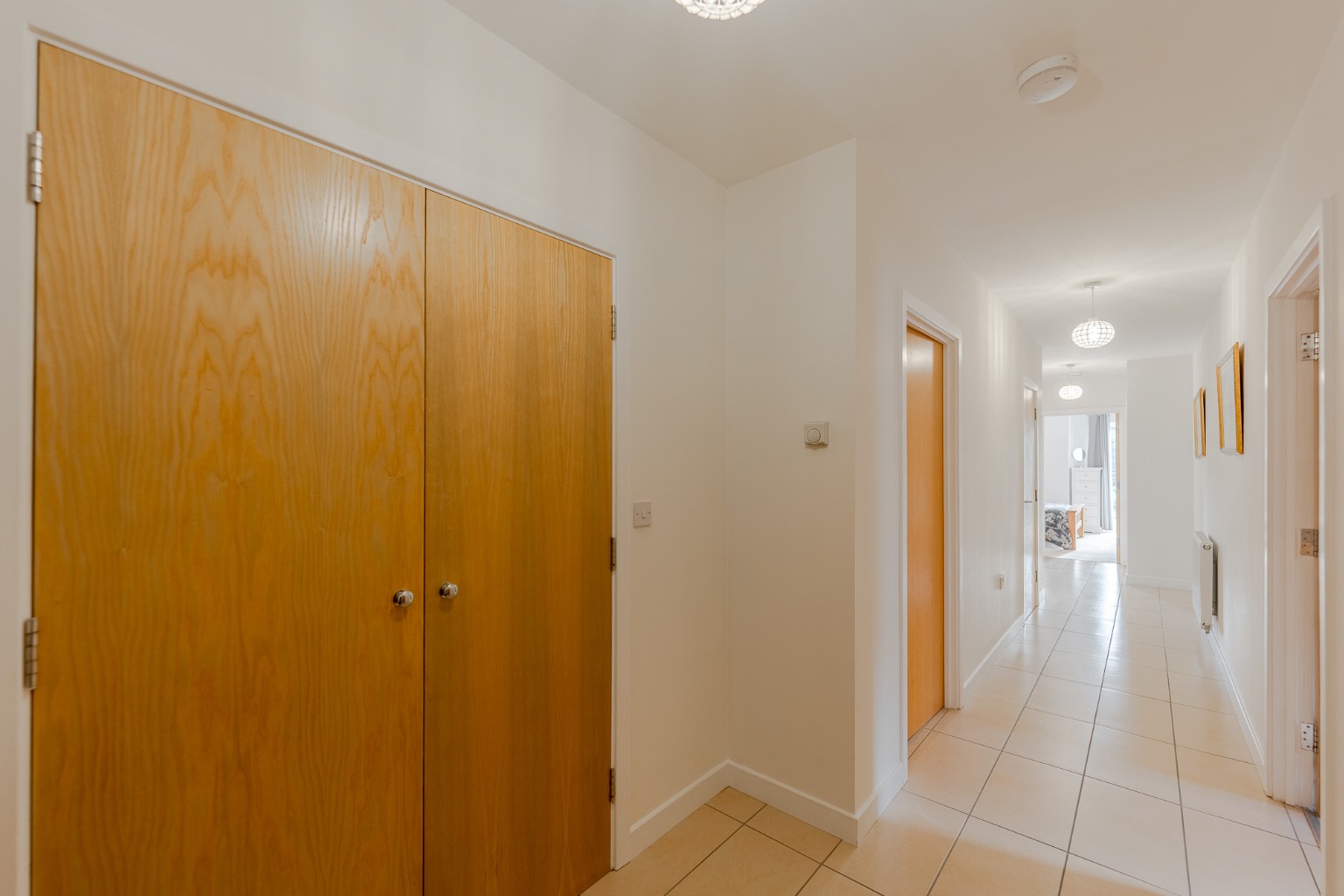 THREE BEDROOM APARTMENT WITH PANORAMIC MARINA VIEWS AND OVER 1000SQFT OF LIVING SPACE Property image 9