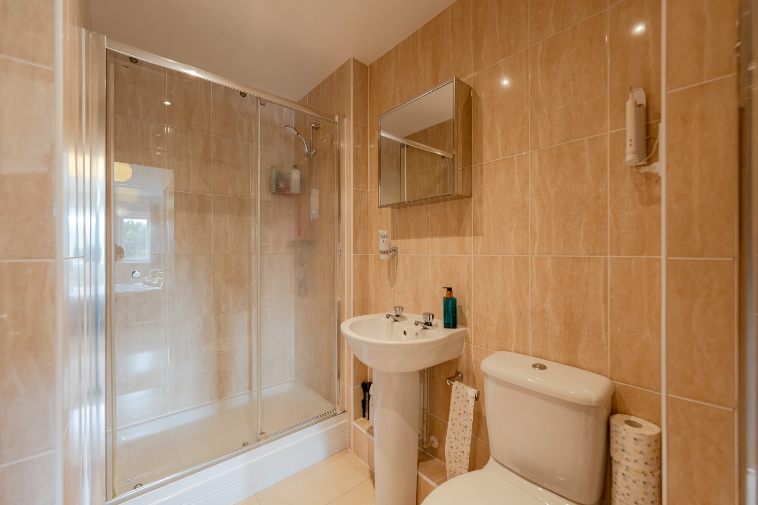 THREE BEDROOM APARTMENT WITH PANORAMIC MARINA VIEWS AND OVER 1000SQFT OF LIVING SPACE Property image 11