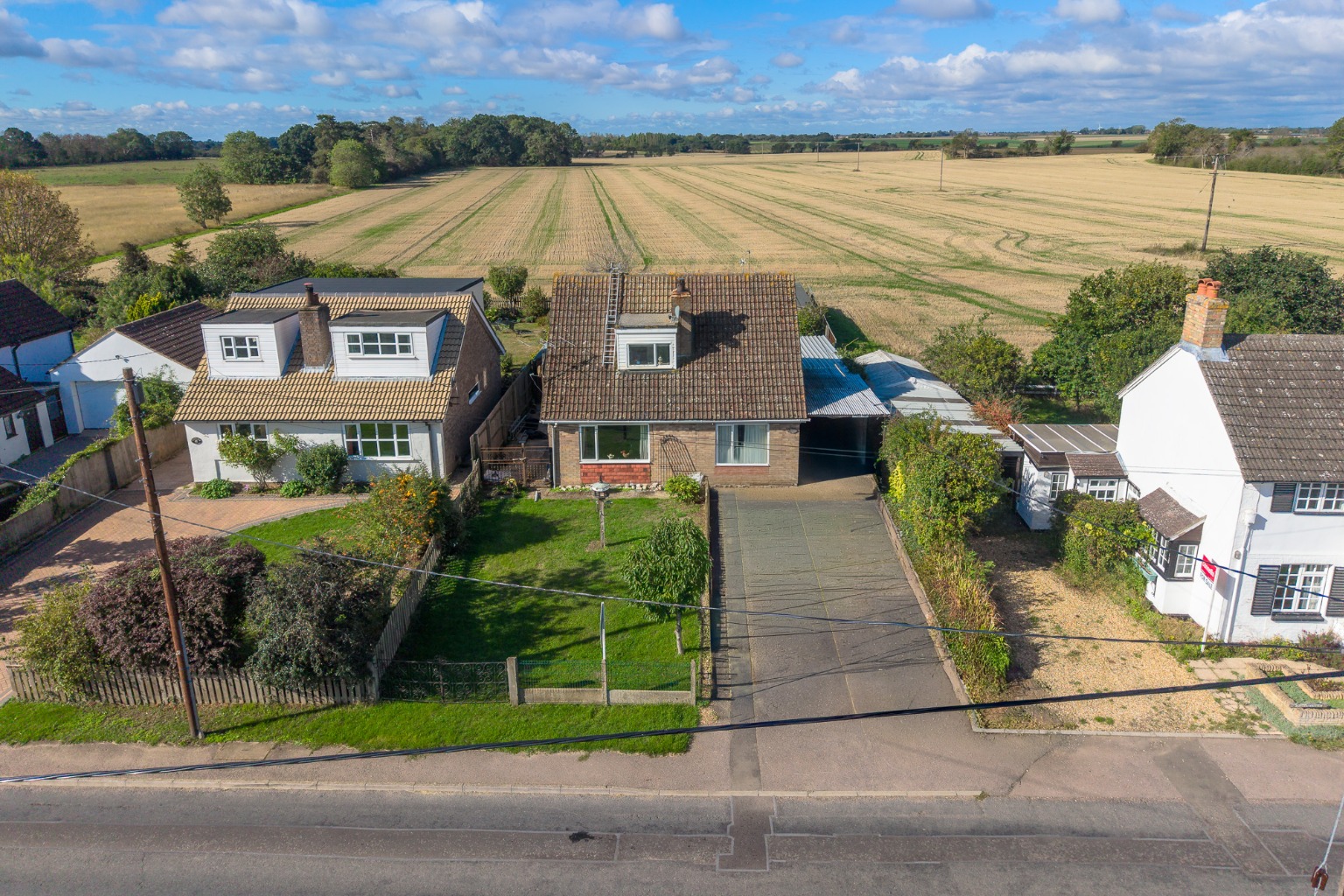 Detached chalet bungalow offering versatile accommodation, over looking fields to front and rear Property image 20