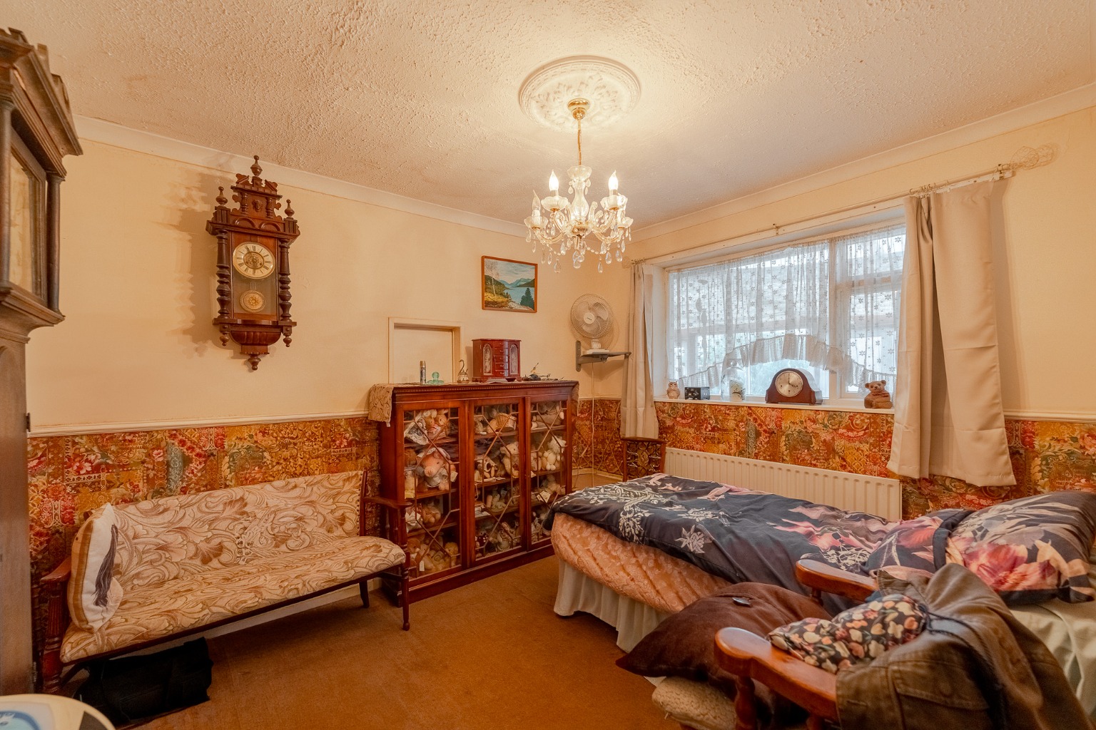 Detached chalet bungalow offering versatile accommodation, over looking fields to front and rear Property image 10
