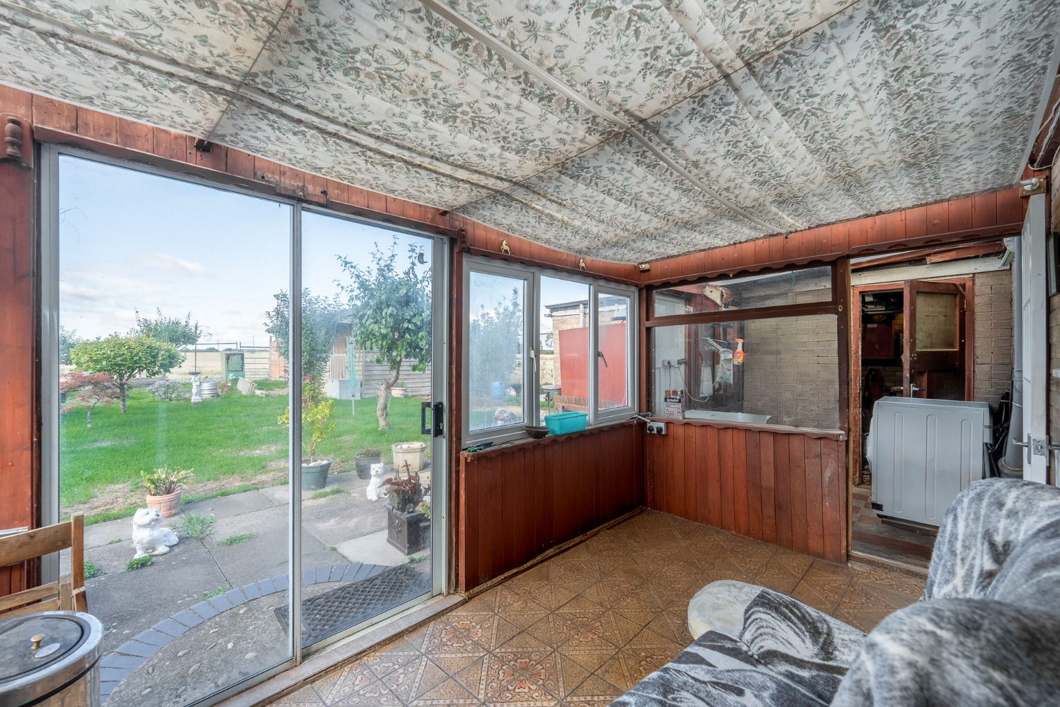 Detached chalet bungalow offering versatile accommodation, over looking fields to front and rear Property image 11