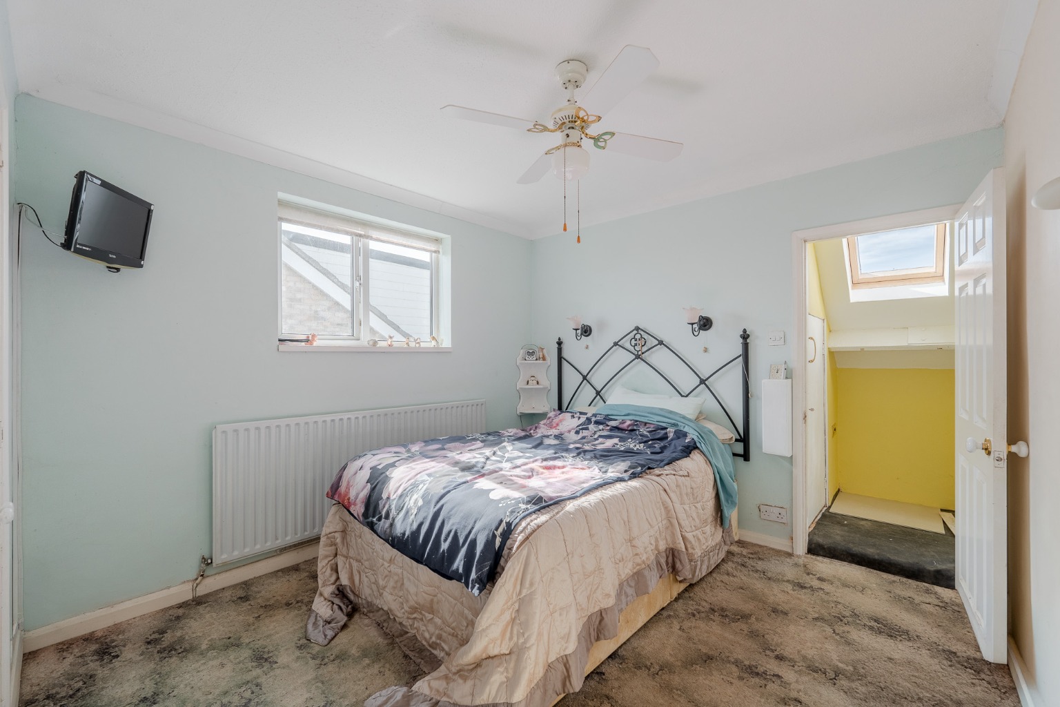 Detached chalet bungalow offering versatile accommodation, over looking fields to front and rear Property image 14