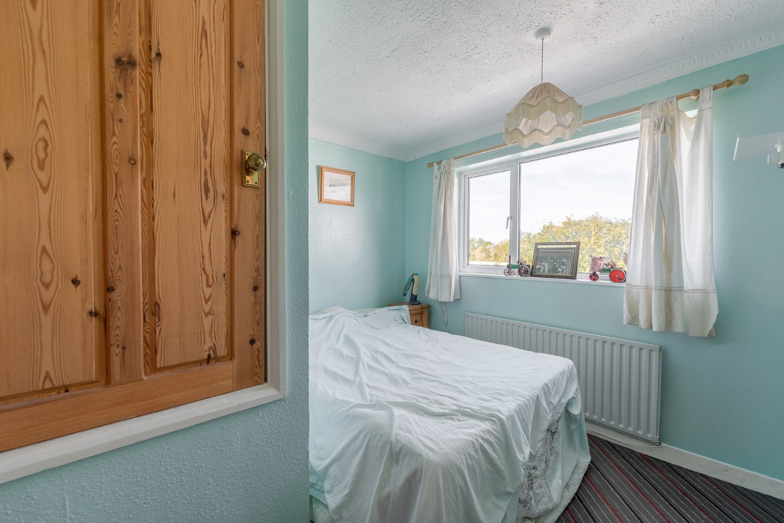 Detached chalet bungalow offering versatile accommodation, over looking fields to front and rear Property image 15