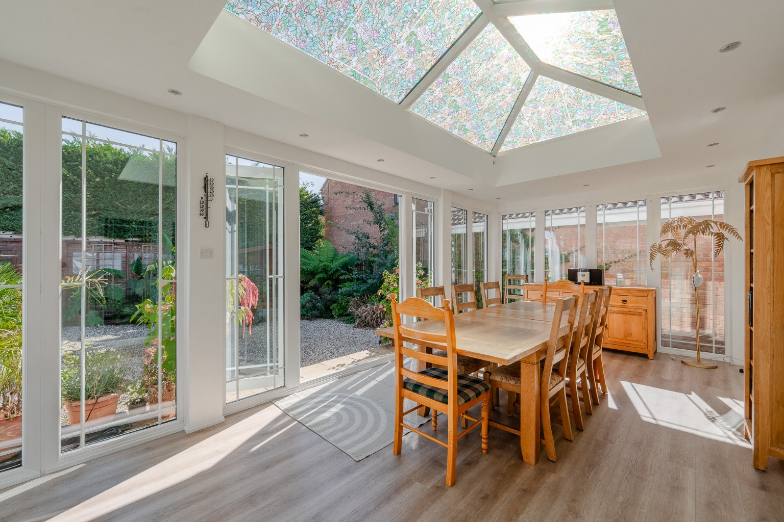 Stunning five bedroom detached and extended family home with annexe Property image 3