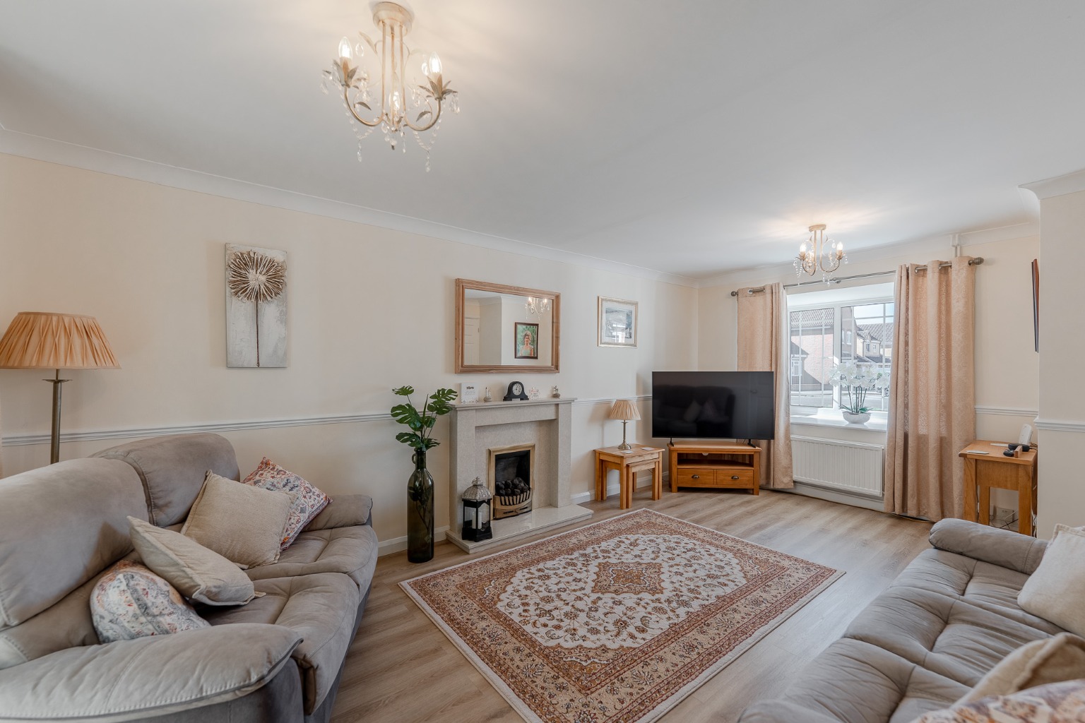 Stunning five bedroom detached and extended family home with annexe Property image 9