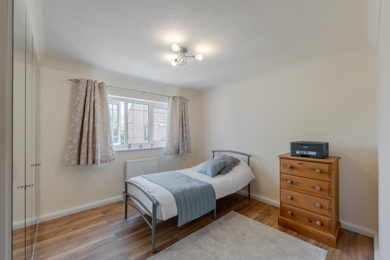 Stunning five bedroom detached and extended family home with annexe Property image 16